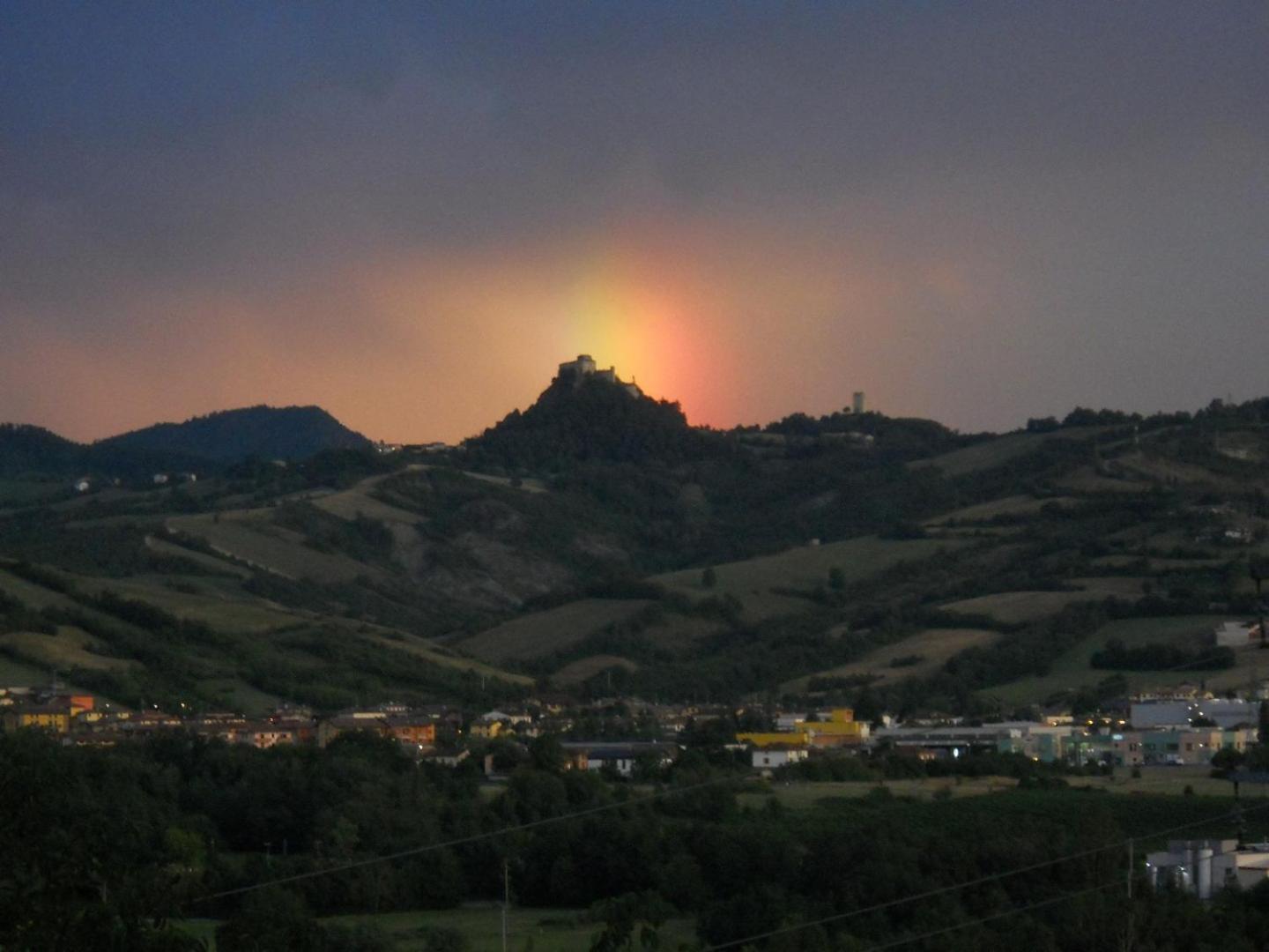 L'Angolo Di Verlano Canossa Eksteriør bilde